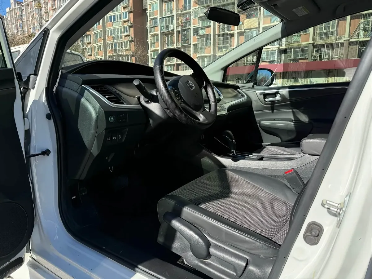 2016 Honda Jade 1.8L 141HP L4 5AT,autocango,china used car exporter,china ev exporter,chinese used car exporter,chinese used ev exporter