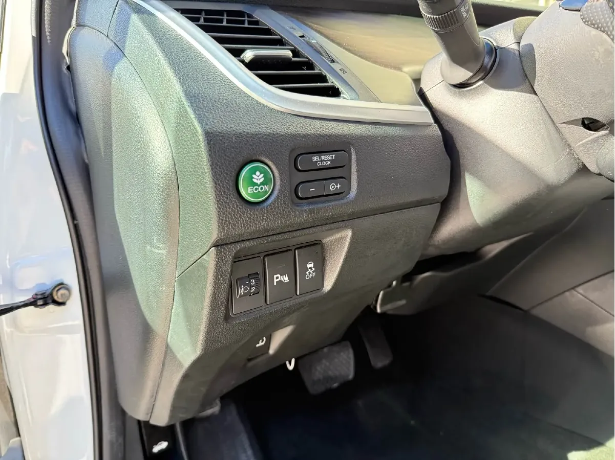 2016 Honda Jade 1.8L 141HP L4 5AT,autocango,china used car exporter,china ev exporter,chinese used car exporter,chinese used ev exporter