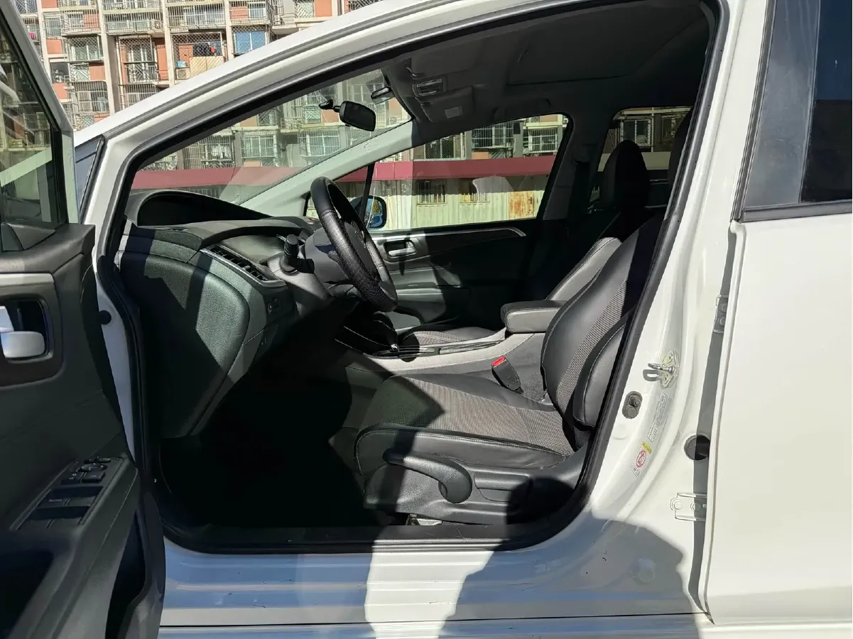 2016 Honda Jade 1.8L 141HP L4 5AT,autocango,china used car exporter,china ev exporter,chinese used car exporter,chinese used ev exporter