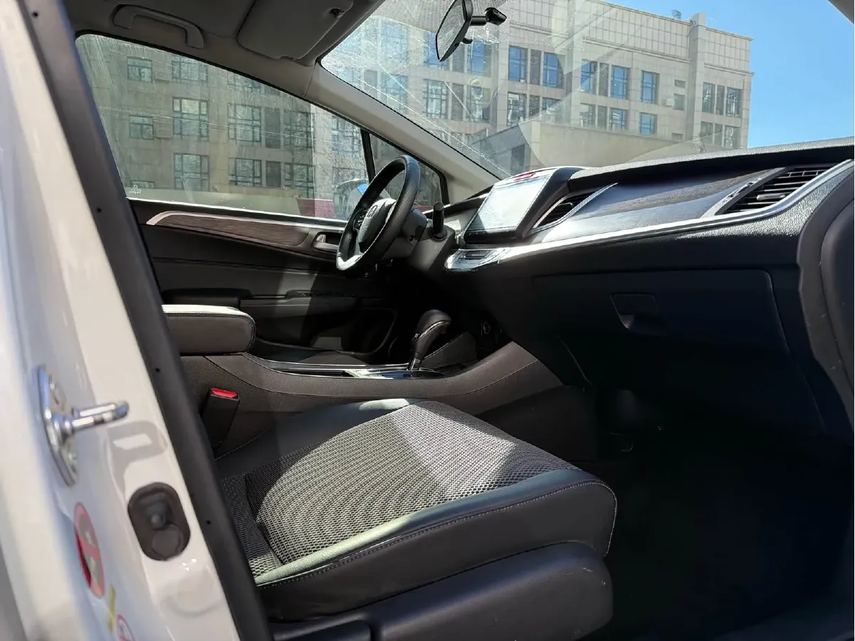 2016 Honda Jade 1.8L 141HP L4 5AT,autocango,china used car exporter,china ev exporter,chinese used car exporter,chinese used ev exporter