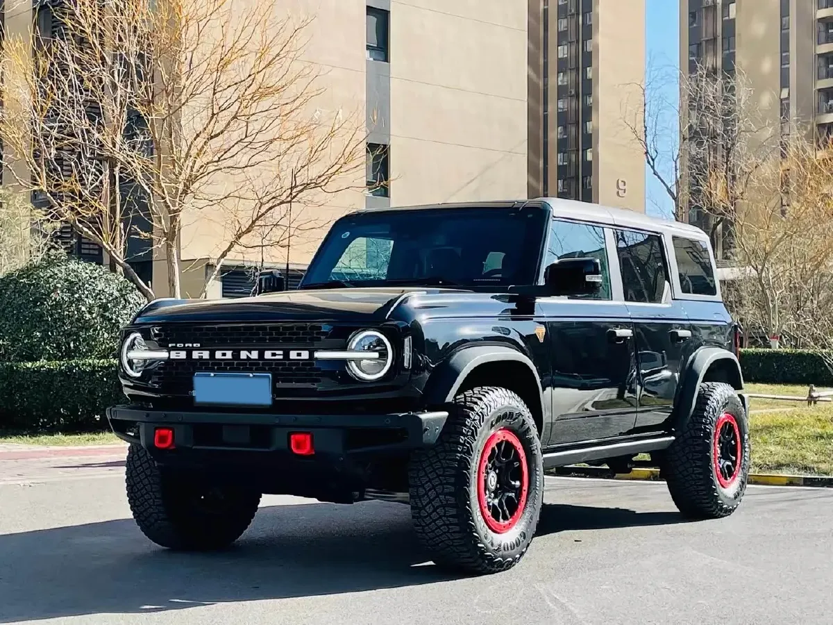 2024 Ford Bronco 2.3T 275HP L4 10AT,autocango,china used car exporter,china ev exporter,chinese used car exporter,chinese used ev exporter