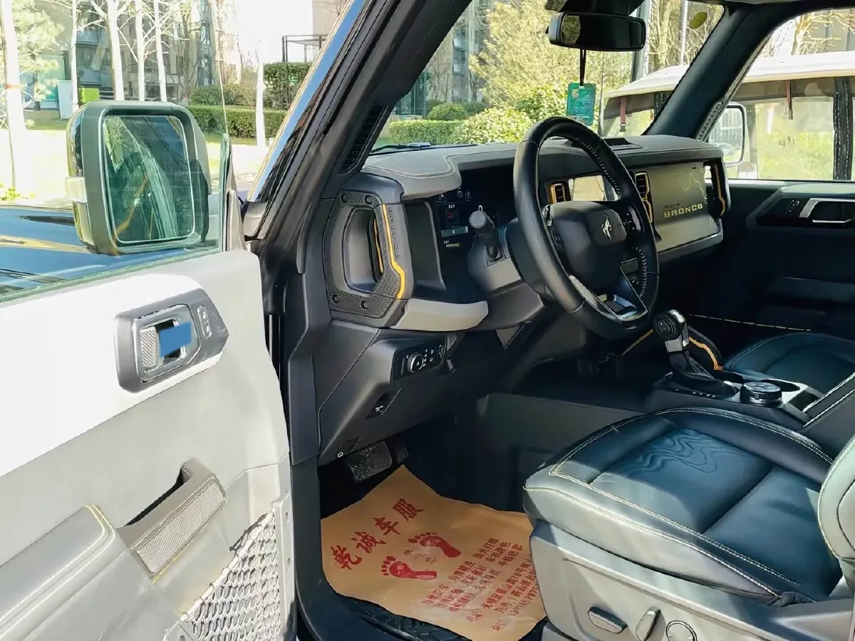2024 Ford Bronco 2.3T 275HP L4 10AT,autocango,china used car exporter,china ev exporter,chinese used car exporter,chinese used ev exporter