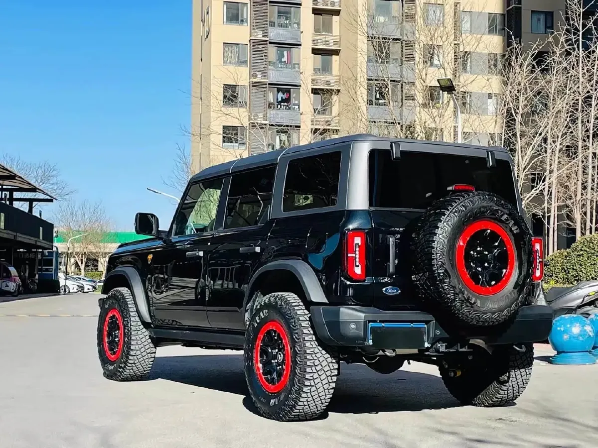 2024 Ford Bronco 2.3T 275HP L4 10AT,autocango,china used car exporter,china ev exporter,chinese used car exporter,chinese used ev exporter