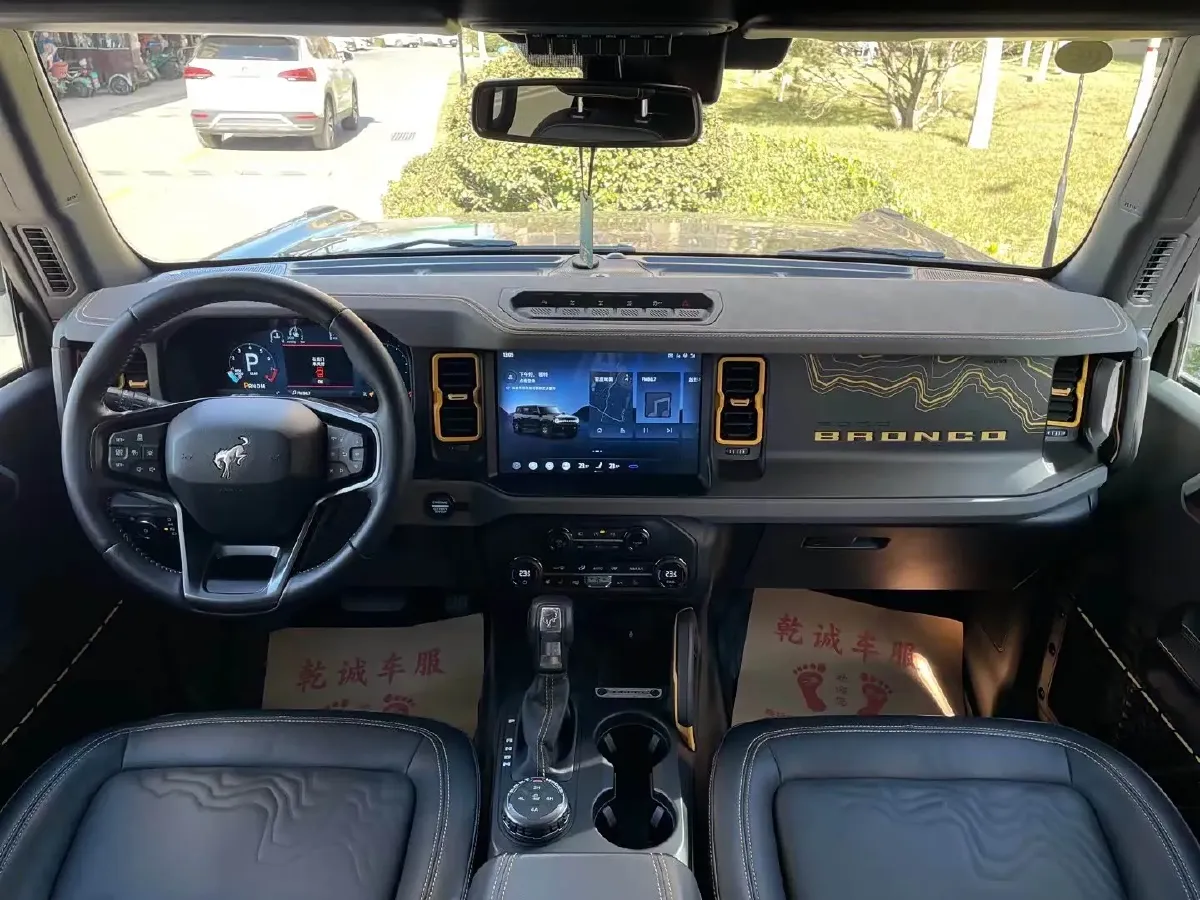 2024 Ford Bronco 2.3T 275HP L4 10AT,autocango,china used car exporter,china ev exporter,chinese used car exporter,chinese used ev exporter