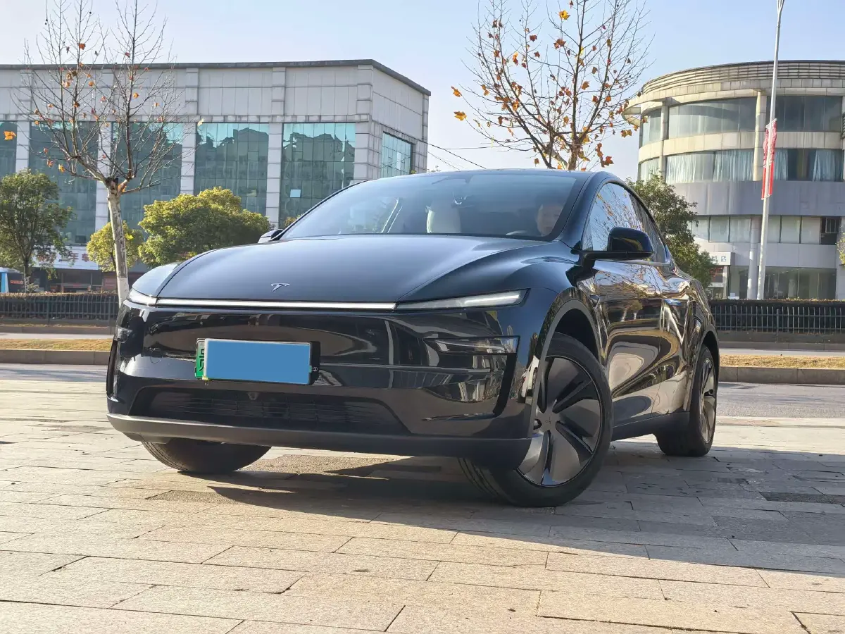 2025 Tesla Model Y BEV 62.5KWH