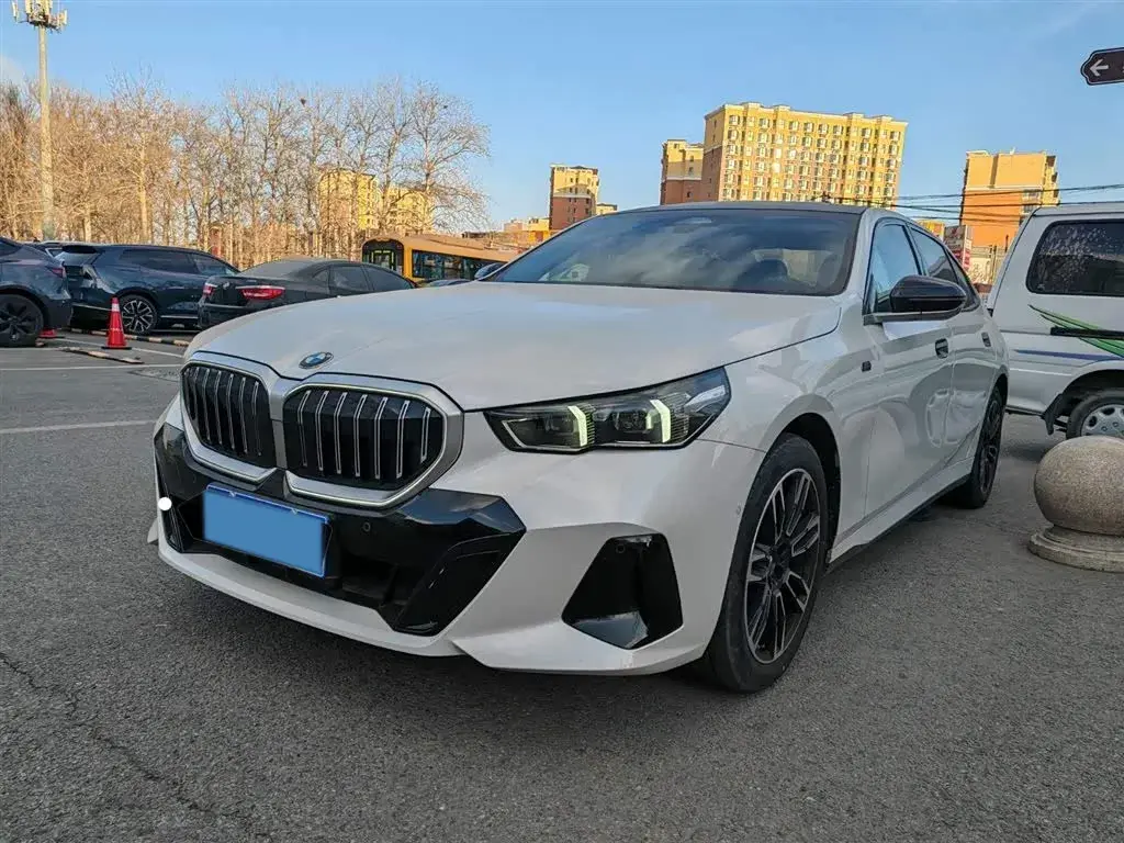 2024 BMW 5 Series 2.0T 190HP L4 8AT