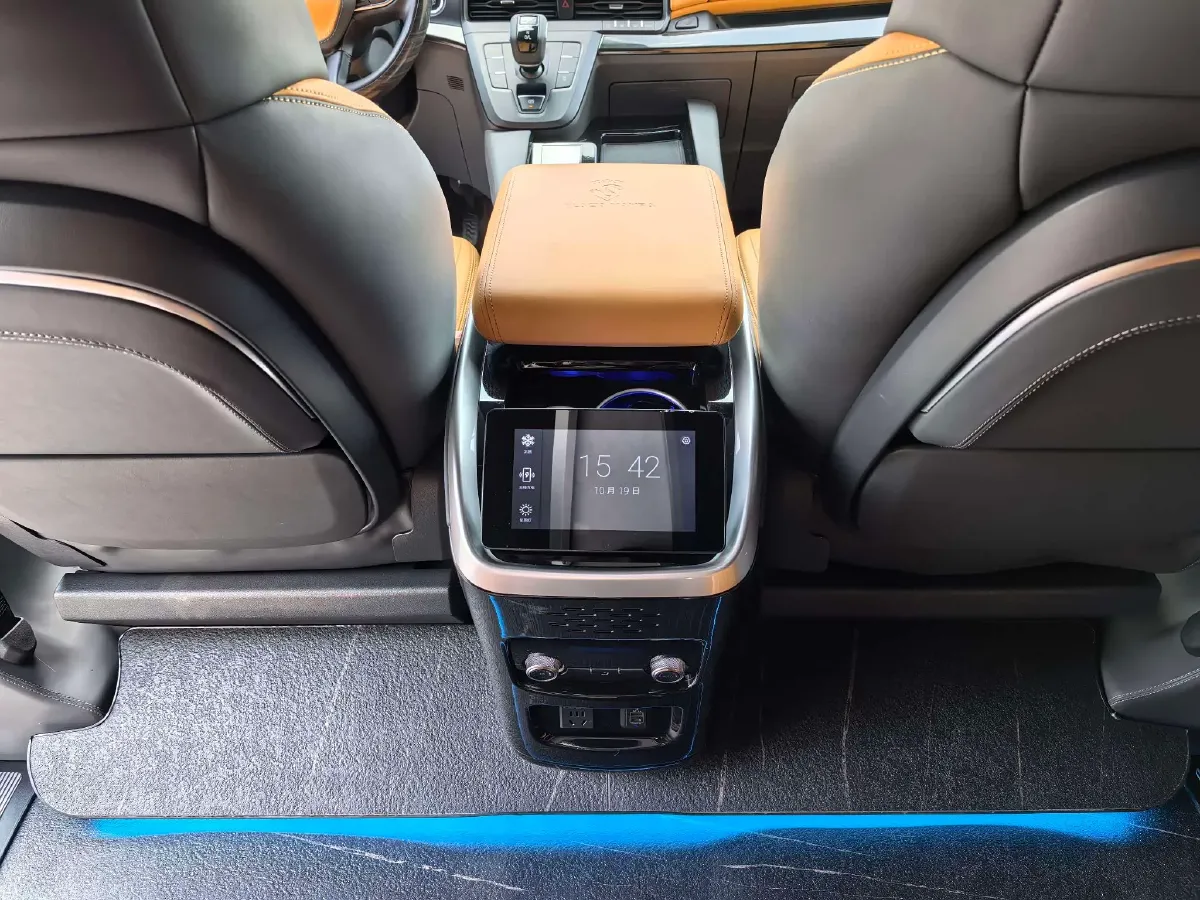 2024 Ford Tourneo 2.0T 220HP L4 9AT,autocango,china used car exporter,china ev exporter,chinese used car exporter,chinese used ev exporter