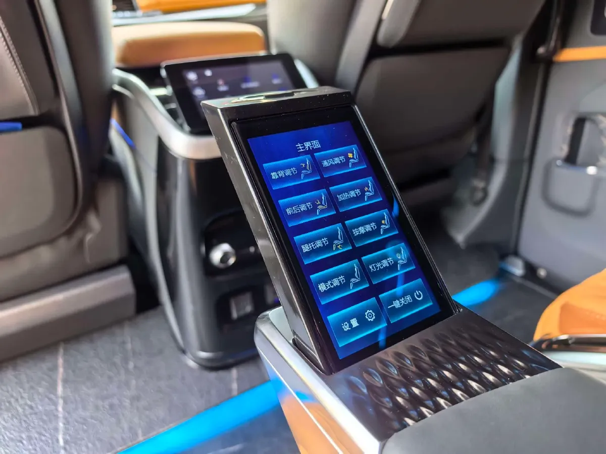 2024 Ford Tourneo 2.0T 220HP L4 9AT,autocango,china used car exporter,china ev exporter,chinese used car exporter,chinese used ev exporter