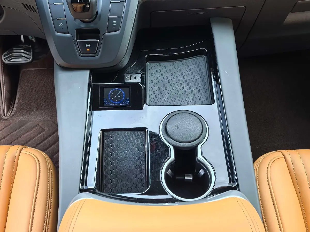 2024 Ford Tourneo 2.0T 220HP L4 9AT,autocango,china used car exporter,china ev exporter,chinese used car exporter,chinese used ev exporter