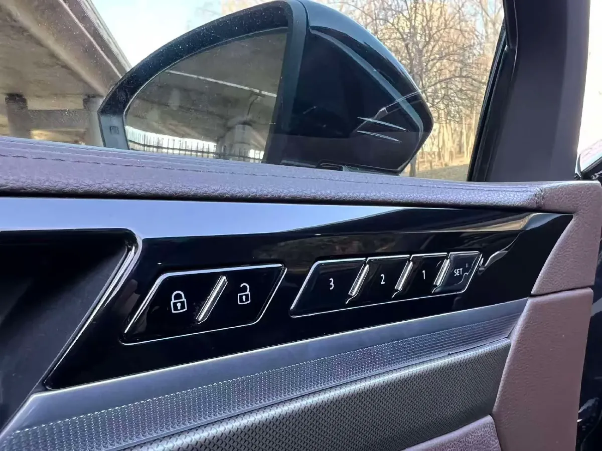 2021 Volkswagen Phideon 2.0T 224HP L4 7DCT,autocango,china used car exporter,china ev exporter,chinese used car exporter,chinese used ev exporter