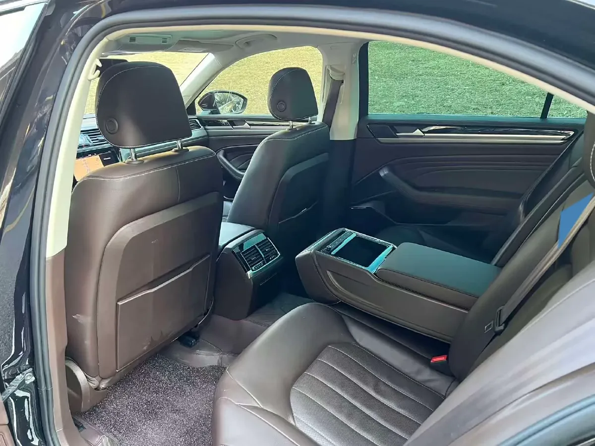 2021 Volkswagen Phideon 2.0T 224HP L4 7DCT,autocango,china used car exporter,china ev exporter,chinese used car exporter,chinese used ev exporter