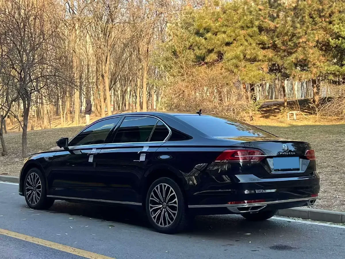 2021 Volkswagen Phideon 2.0T 224HP L4 7DCT,autocango,china used car exporter,china ev exporter,chinese used car exporter,chinese used ev exporter