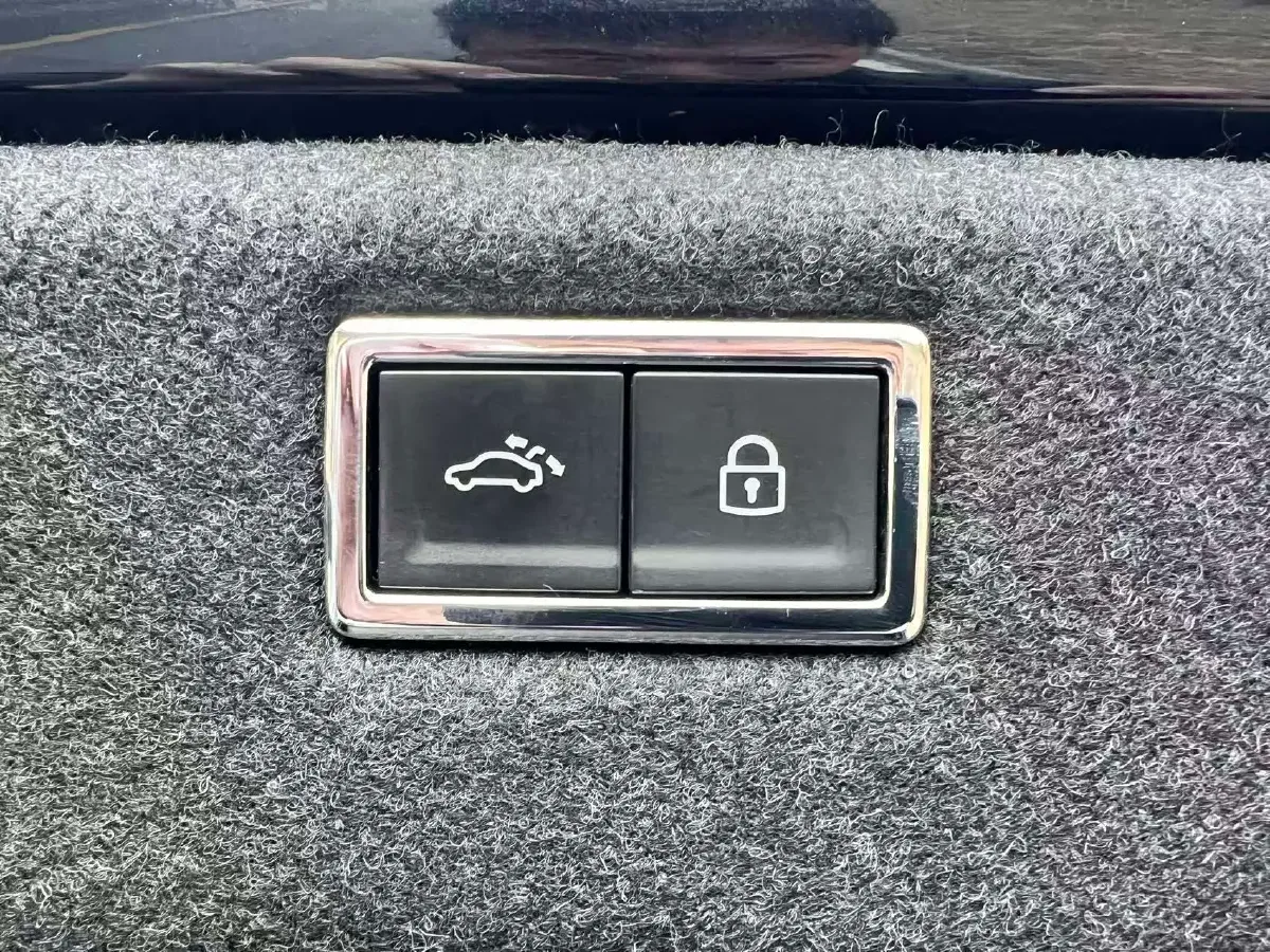 2021 Volkswagen Phideon 2.0T 224HP L4 7DCT,autocango,china used car exporter,china ev exporter,chinese used car exporter,chinese used ev exporter