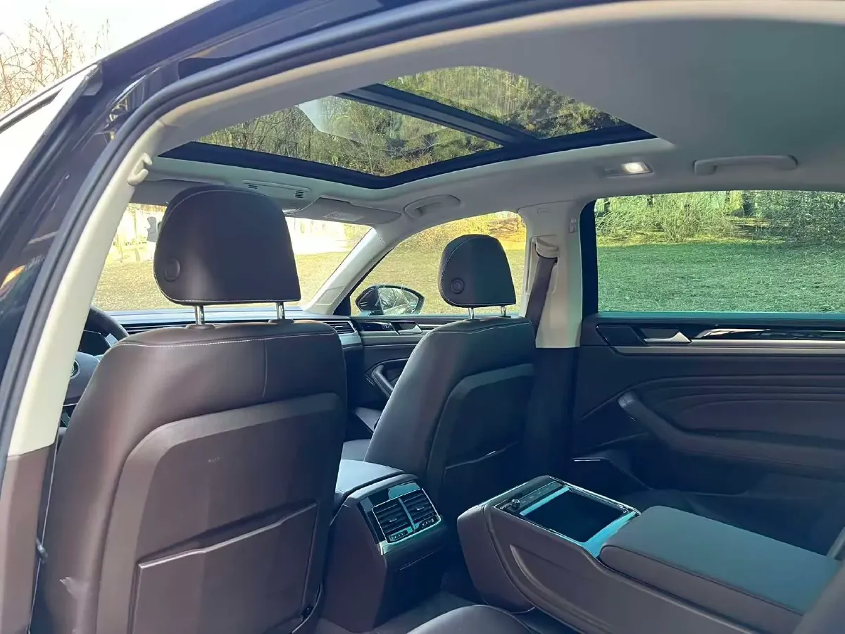 2021 Volkswagen Phideon 2.0T 224HP L4 7DCT,autocango,china used car exporter,china ev exporter,chinese used car exporter,chinese used ev exporter