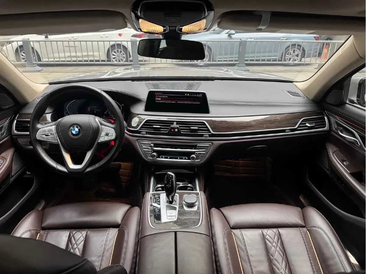 2021 BMW 7 Series 2.0T 265HP L4 8AT,autocango,china used car exporter,china ev exporter,chinese used car exporter,chinese used ev exporter