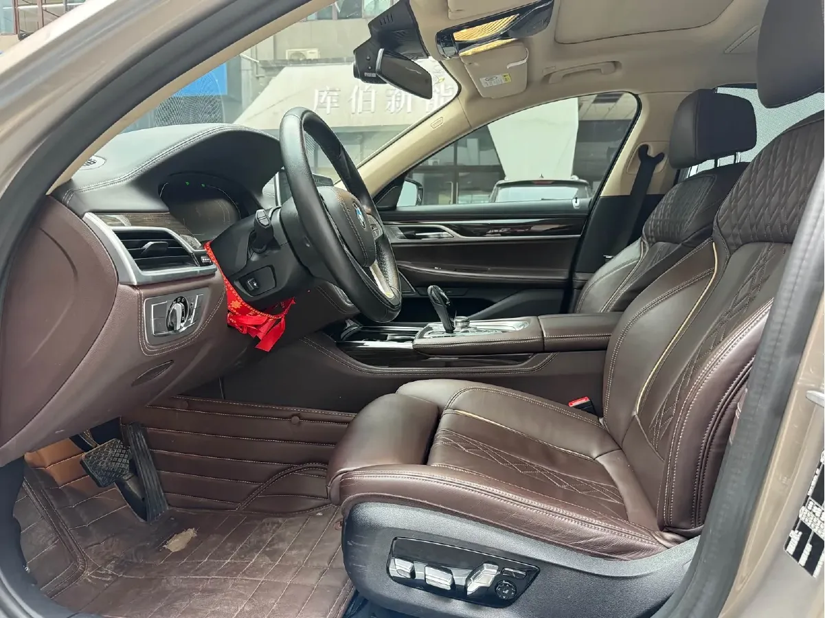 2021 BMW 7 Series 2.0T 265HP L4 8AT,autocango,china used car exporter,china ev exporter,chinese used car exporter,chinese used ev exporter