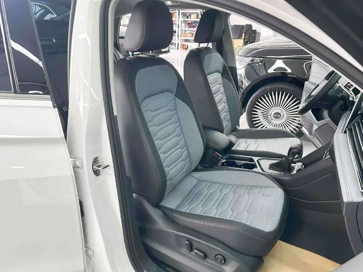 2022 Volkswagen Tiguan X 2.0T 186HP L4 7DCT,autocango,china used car exporter,china ev exporter,chinese used car exporter,chinese used ev exporter