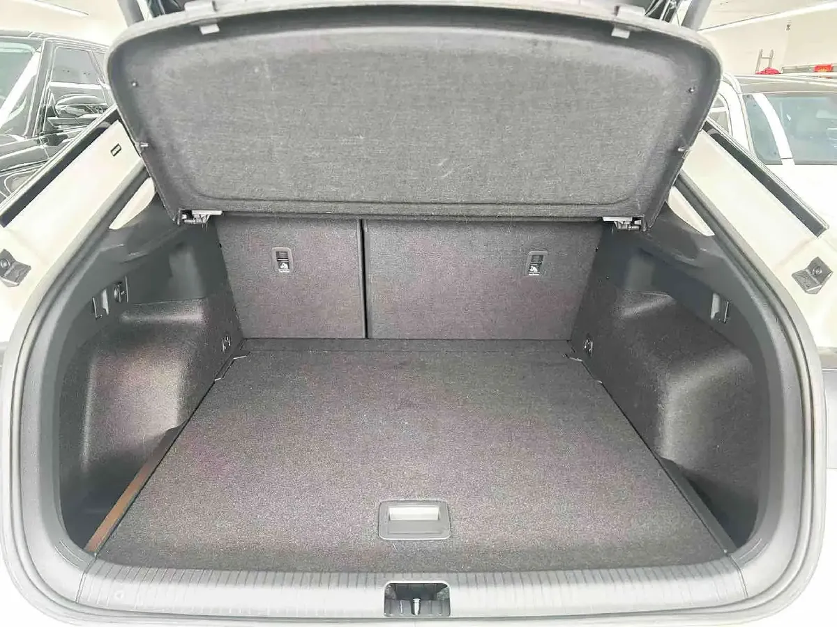 2022 Volkswagen Tiguan X 2.0T 186HP L4 7DCT,autocango,china used car exporter,china ev exporter,chinese used car exporter,chinese used ev exporter