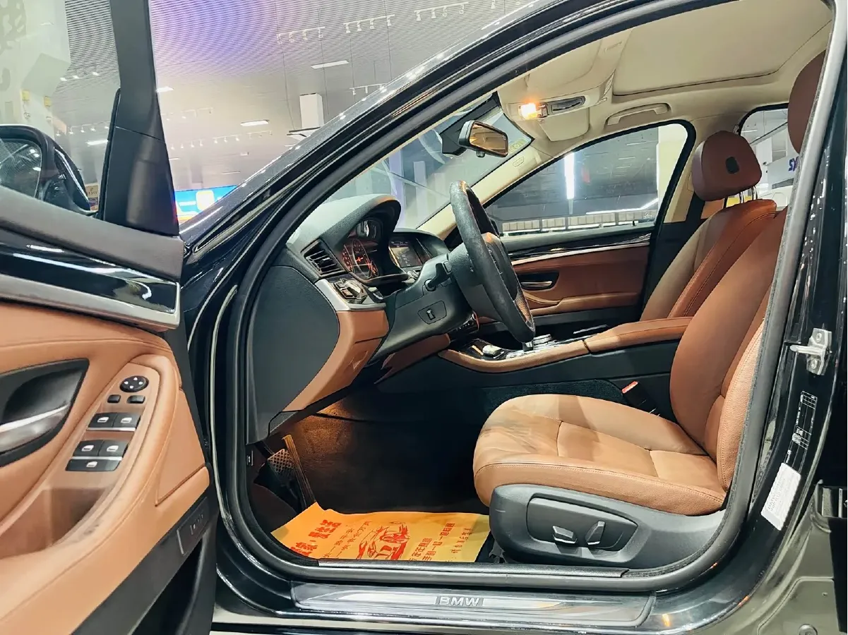 2017 BMW 5 Series 2.0T 184HP L4 8AT,autocango,china used car exporter,china ev exporter,chinese used car exporter,chinese used ev exporter