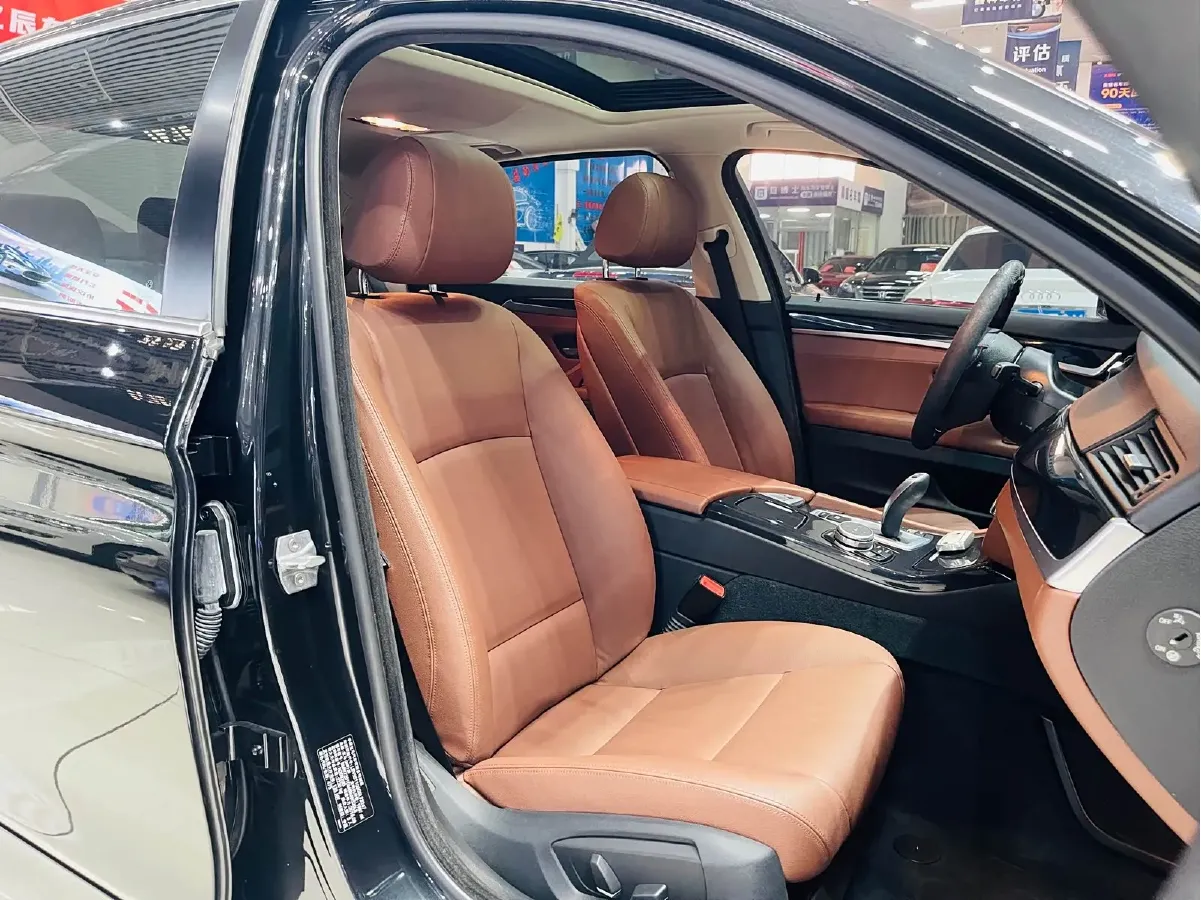 2017 BMW 5 Series 2.0T 184HP L4 8AT,autocango,china used car exporter,china ev exporter,chinese used car exporter,chinese used ev exporter