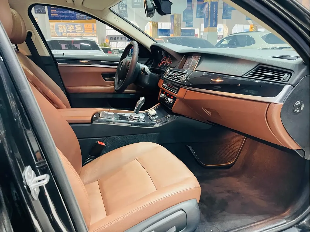 2017 BMW 5 Series 2.0T 184HP L4 8AT,autocango,china used car exporter,china ev exporter,chinese used car exporter,chinese used ev exporter