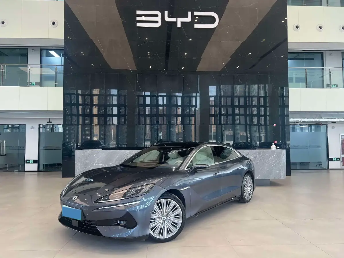 2024 Denza DenzaZ9 2.0T 207HP L4 E-CVT PHEV 38.5KWH