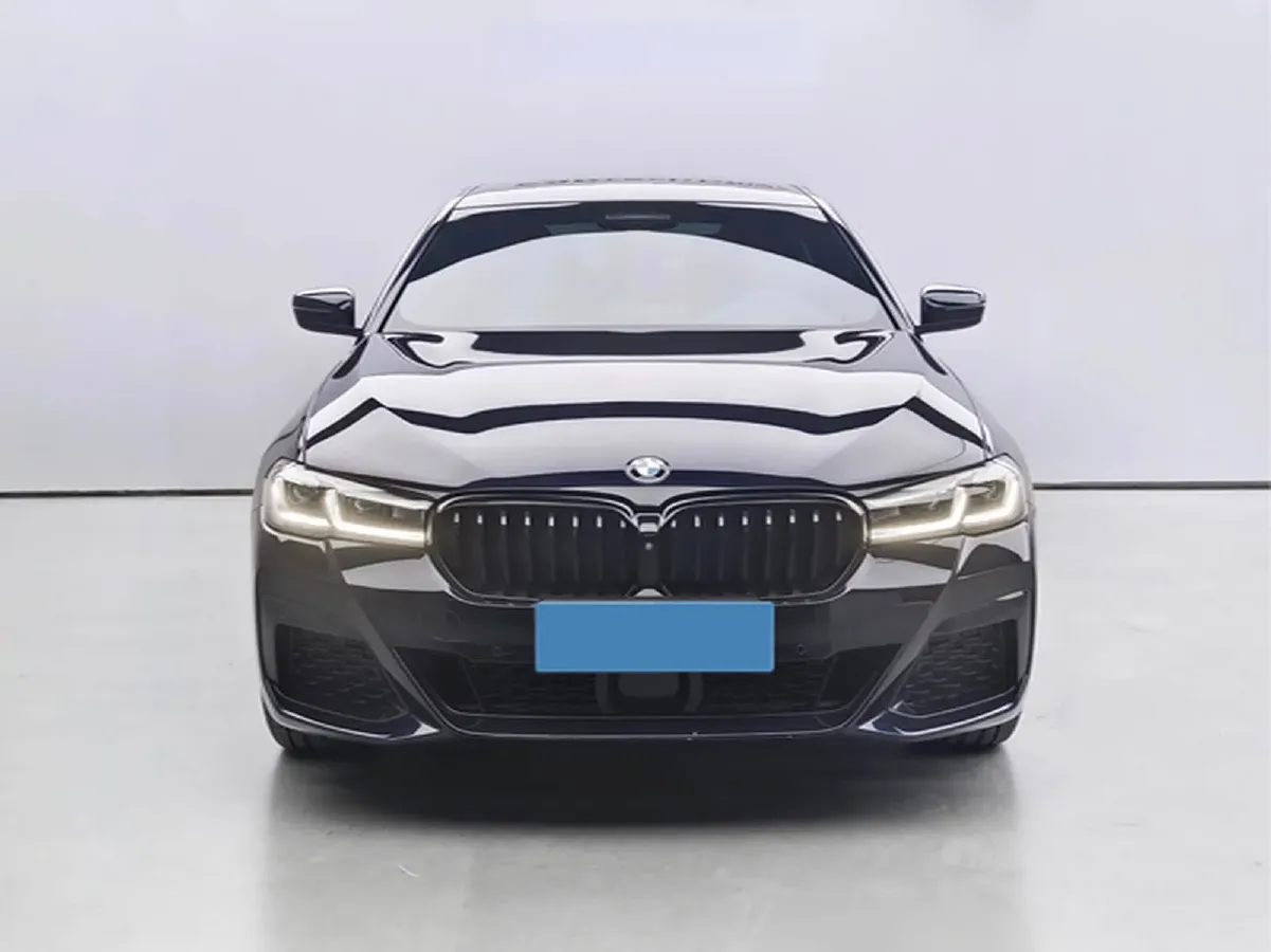 2022 BMW 5 Series 2.0T 252HP L4 8AT,autocango,china used car exporter,china ev exporter,chinese used car exporter,chinese used ev exporter