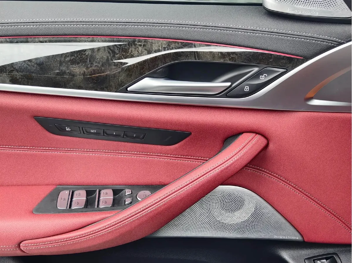 2022 BMW 5 Series 2.0T 252HP L4 8AT,autocango,china used car exporter,china ev exporter,chinese used car exporter,chinese used ev exporter