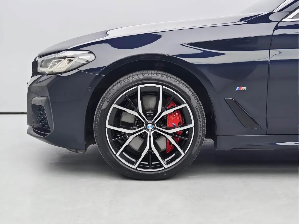 2022 BMW 5 Series 2.0T 252HP L4 8AT,autocango,china used car exporter,china ev exporter,chinese used car exporter,chinese used ev exporter