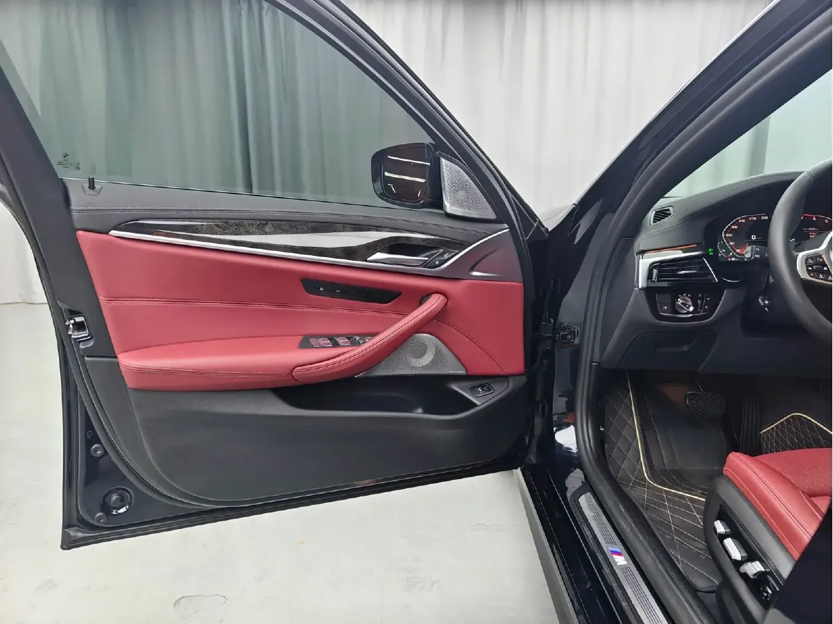 2022 BMW 5 Series 2.0T 252HP L4 8AT,autocango,china used car exporter,china ev exporter,chinese used car exporter,chinese used ev exporter