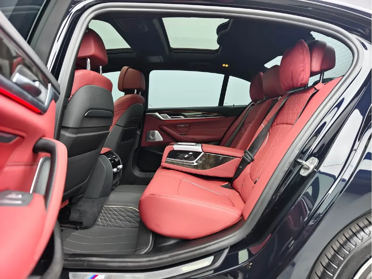 2022 BMW 5 Series 2.0T 252HP L4 8AT,autocango,china used car exporter,china ev exporter,chinese used car exporter,chinese used ev exporter