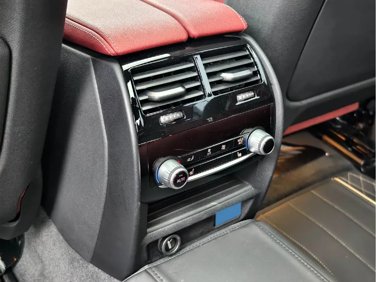 2022 BMW 5 Series 2.0T 252HP L4 8AT,autocango,china used car exporter,china ev exporter,chinese used car exporter,chinese used ev exporter