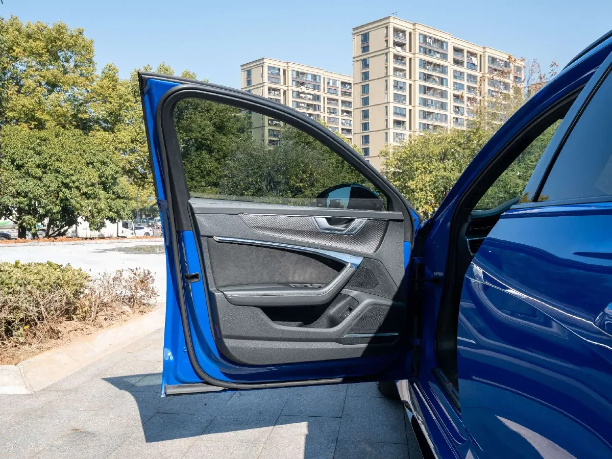 2021 Audi RS 6 4.0T 600HP V8 8AT,autocango,china used car exporter,china ev exporter,chinese used car exporter,chinese used ev exporter