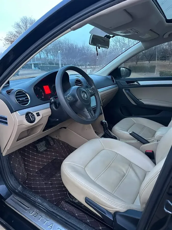 2015 Volkswagen Jetta 1.6L 110HP L4 6AT,autocango,china used car exporter,china ev exporter,chinese used car exporter,chinese used ev exporter