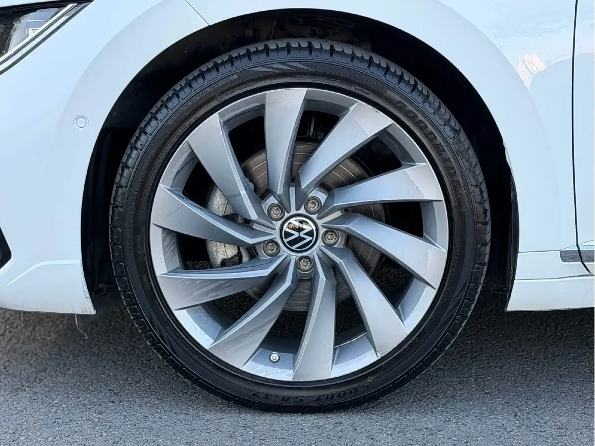 2023 Volkswagen CC 2.0T 220HP L4 7DCT,autocango,china used car exporter,china ev exporter,chinese used car exporter,chinese used ev exporter