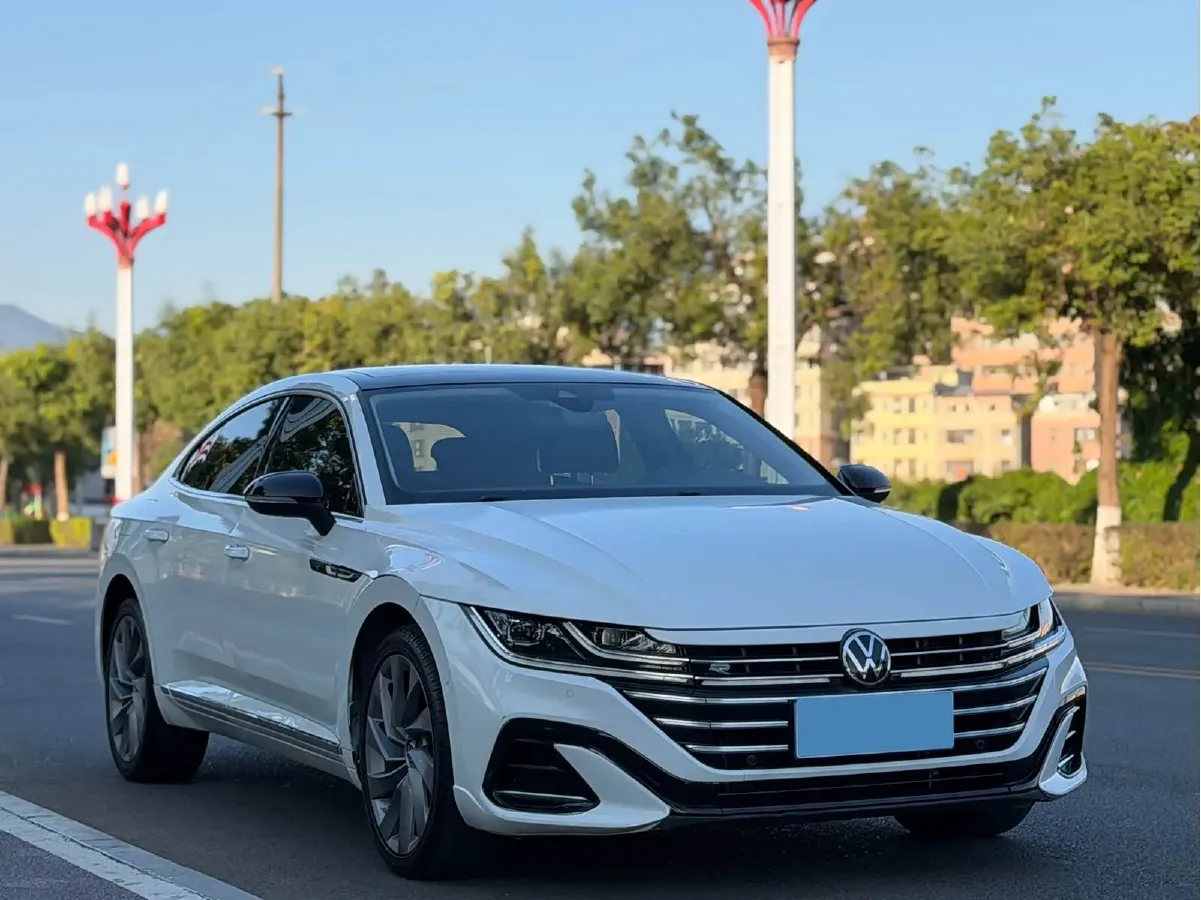 2023 Volkswagen CC 2.0T 220HP L4 7DCT,autocango,china used car exporter,china ev exporter,chinese used car exporter,chinese used ev exporter