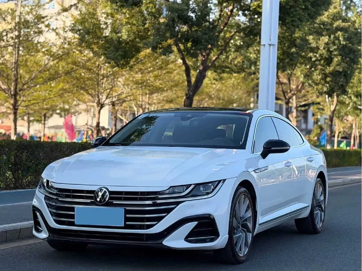 2023 Volkswagen CC 2.0T 220HP L4 7DCT,autocango,china used car exporter,china ev exporter,chinese used car exporter,chinese used ev exporter