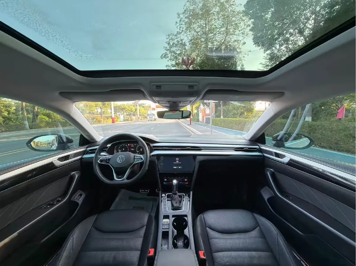 2023 Volkswagen CC 2.0T 220HP L4 7DCT,autocango,china used car exporter,china ev exporter,chinese used car exporter,chinese used ev exporter