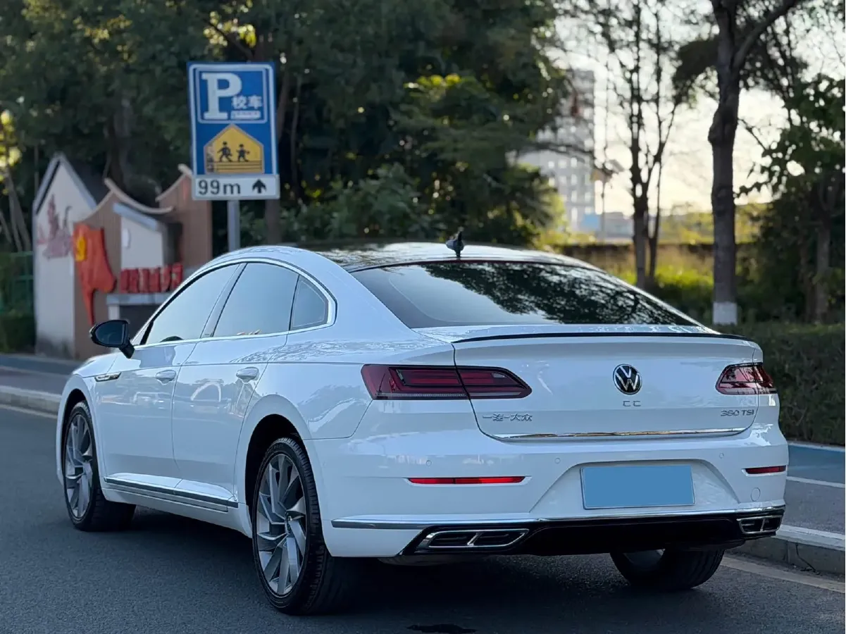 2023 Volkswagen CC 2.0T 220HP L4 7DCT,autocango,china used car exporter,china ev exporter,chinese used car exporter,chinese used ev exporter