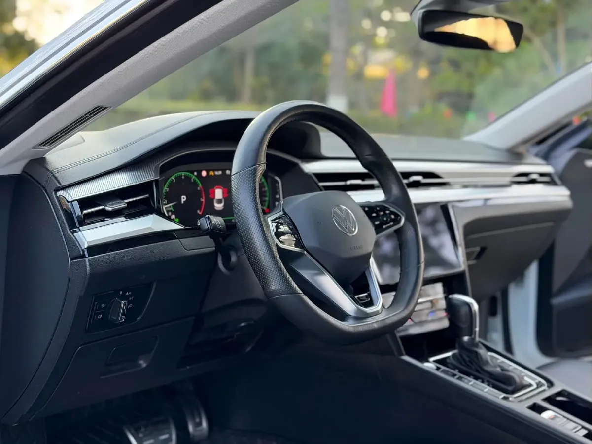 2023 Volkswagen CC 2.0T 220HP L4 7DCT,autocango,china used car exporter,china ev exporter,chinese used car exporter,chinese used ev exporter