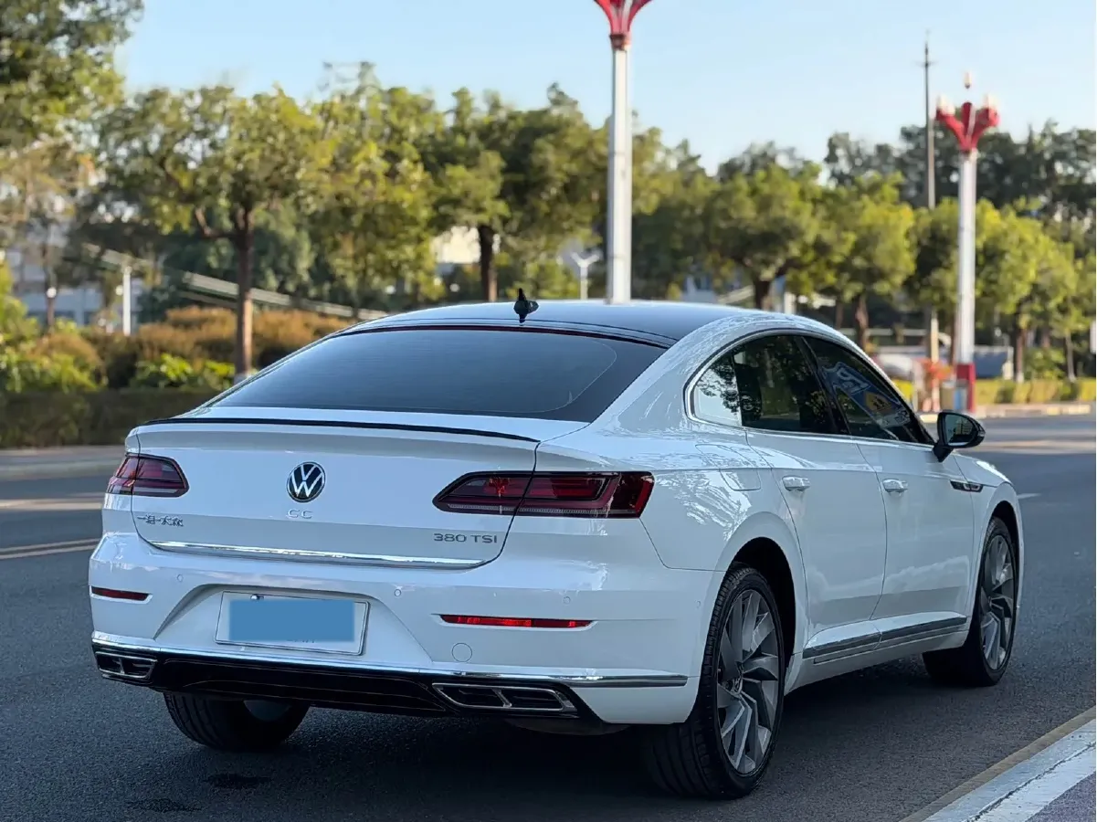 2023 Volkswagen CC 2.0T 220HP L4 7DCT,autocango,china used car exporter,china ev exporter,chinese used car exporter,chinese used ev exporter