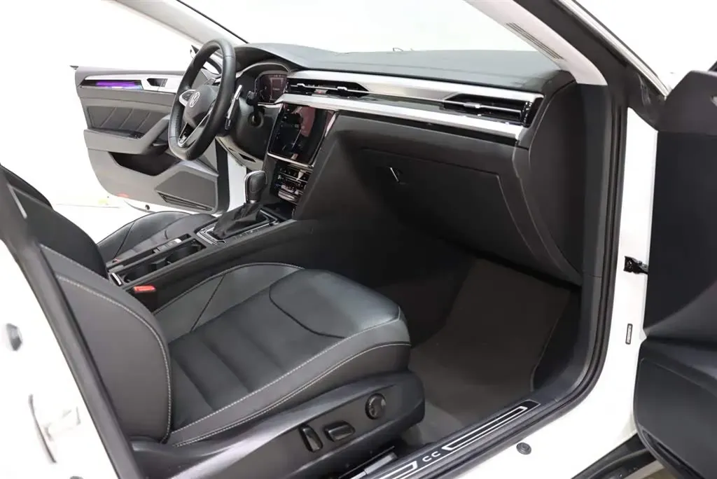 2023 Volkswagen CC 2.0T 220HP L4 7DCT,autocango,china used car exporter,china ev exporter,chinese used car exporter,chinese used ev exporter