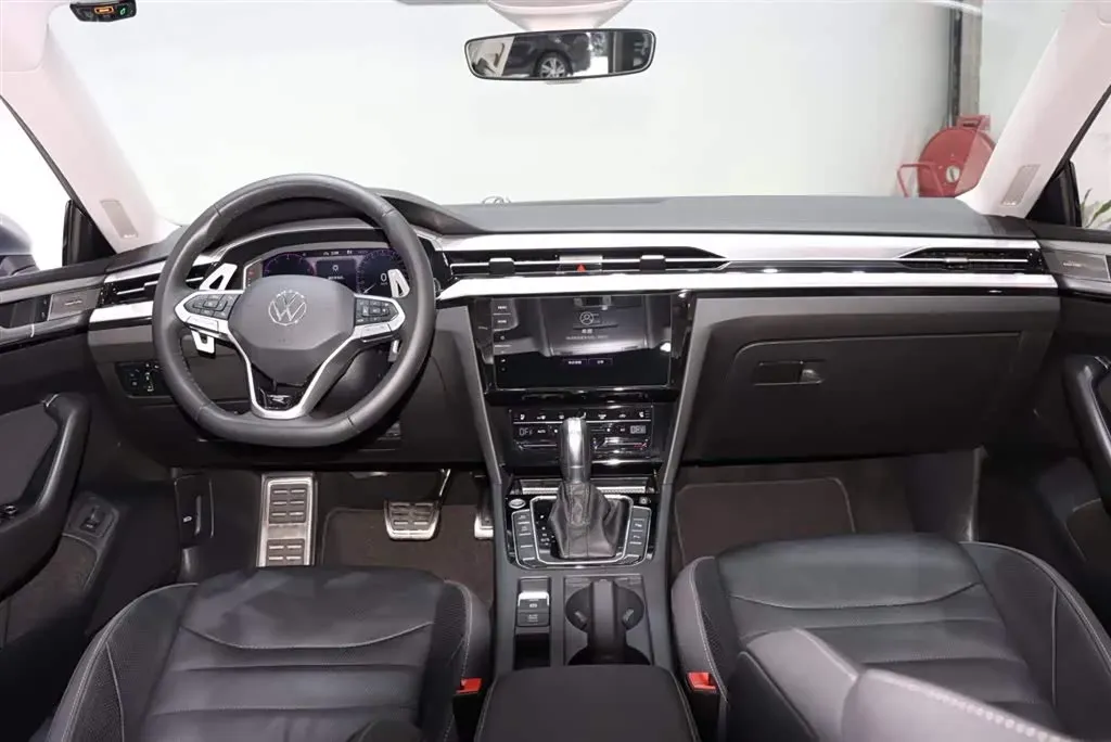 2023 Volkswagen CC 2.0T 220HP L4 7DCT,autocango,china used car exporter,china ev exporter,chinese used car exporter,chinese used ev exporter