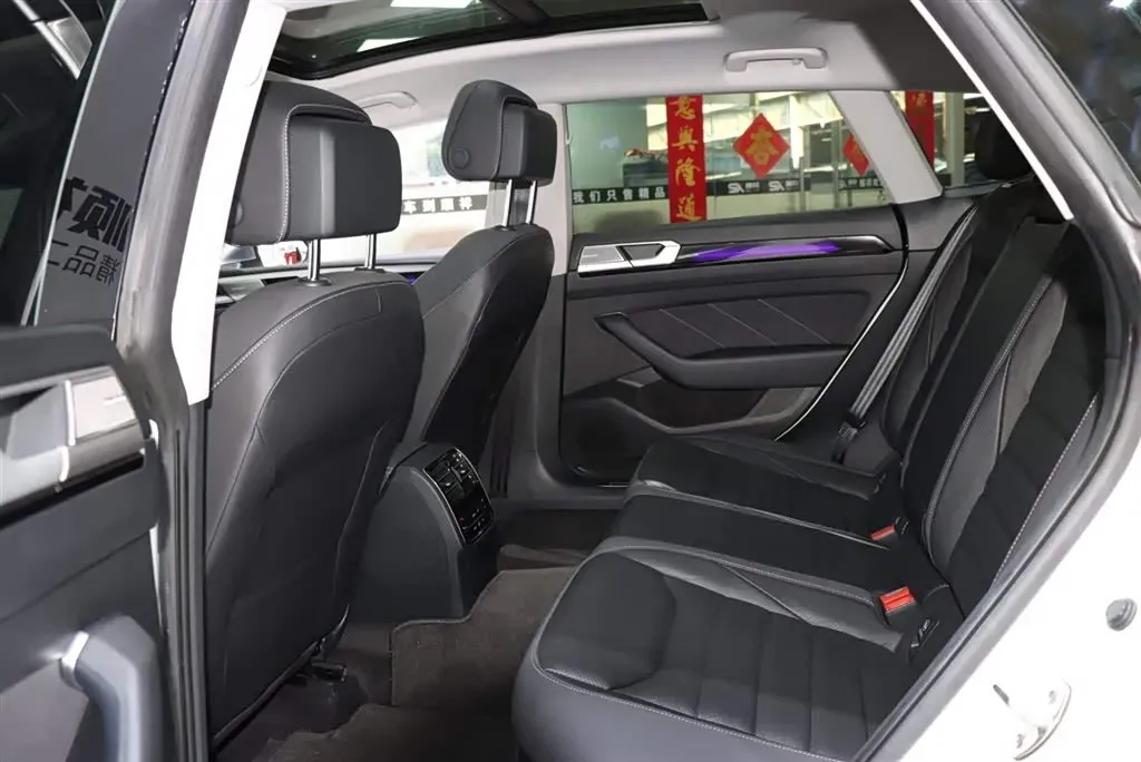 2023 Volkswagen CC 2.0T 220HP L4 7DCT,autocango,china used car exporter,china ev exporter,chinese used car exporter,chinese used ev exporter