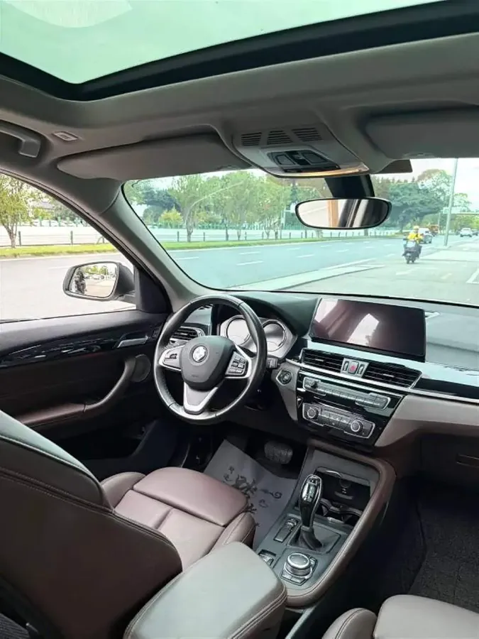 2022 BMW X1 2.0T 192HP L4 7DCT,autocango,china used car exporter,china ev exporter,chinese used car exporter,chinese used ev exporter