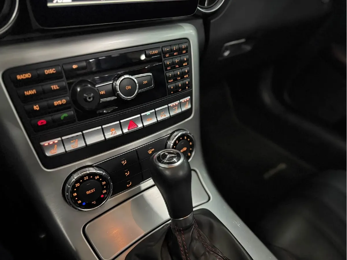 2011 Mercedes-Benz SLK Class 1.8T 184HP L4 7AT,autocango,china used car exporter,china ev exporter,chinese used car exporter,chinese used ev exporter