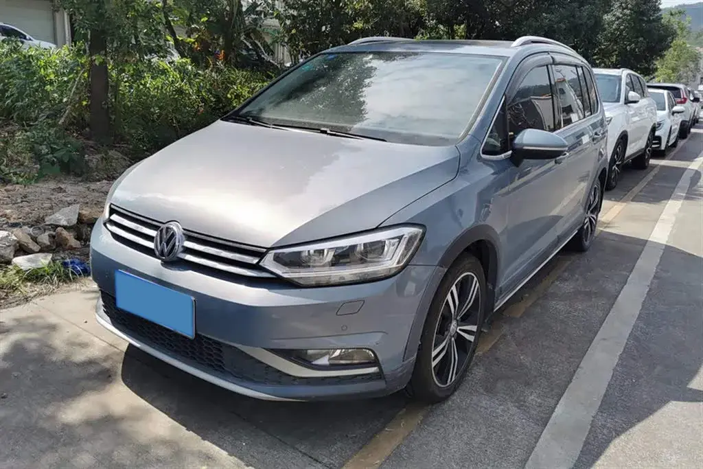 2018 Volkswagen Touran 1.4T 150HP L4 7DCT