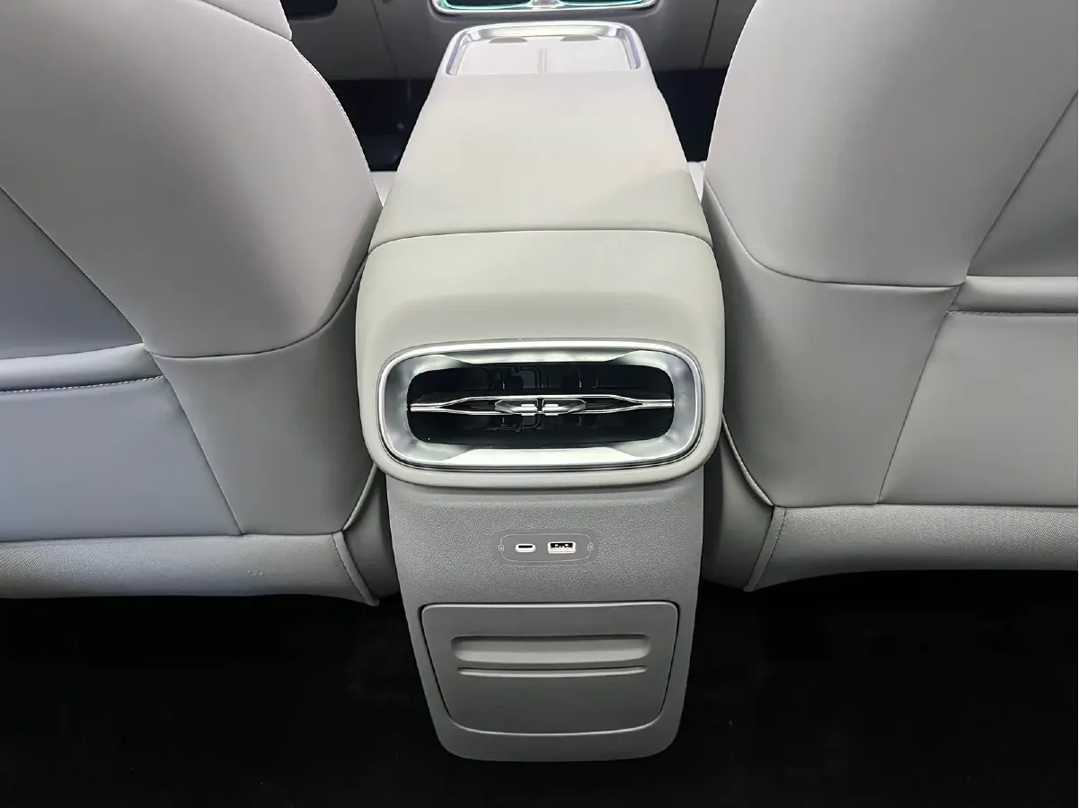 2025 Leapmotor B10 BEV 56.2KWH,autocango,china used car exporter,china ev exporter,chinese used car exporter,chinese used ev exporter