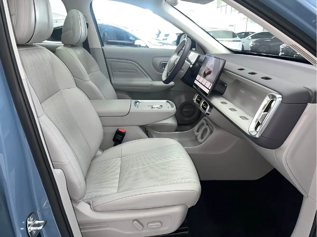 2025 Leapmotor B10 BEV 56.2KWH,autocango,china used car exporter,china ev exporter,chinese used car exporter,chinese used ev exporter