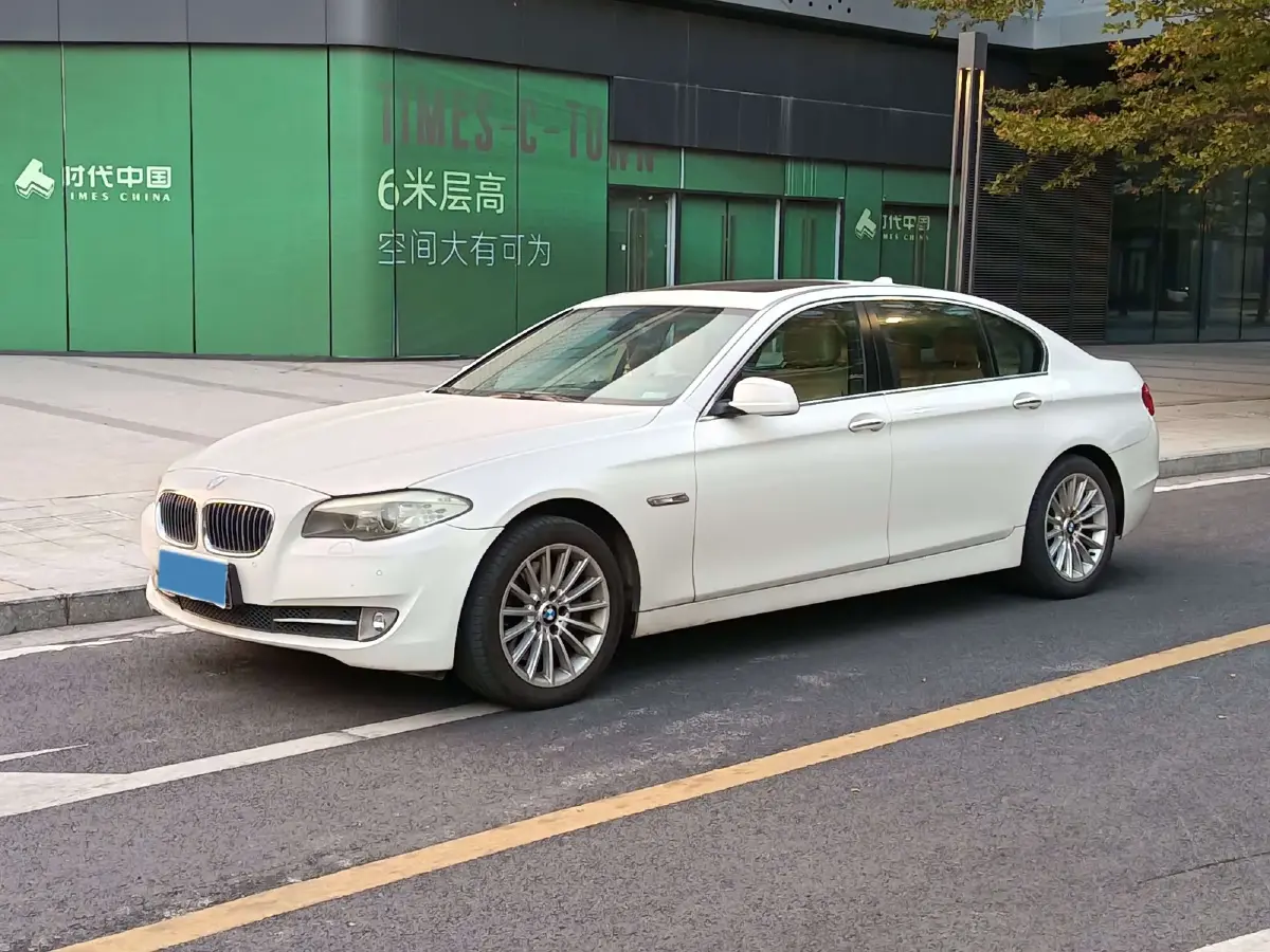 2012 BMW 5 Series 3.0T 306HP L6 8AT